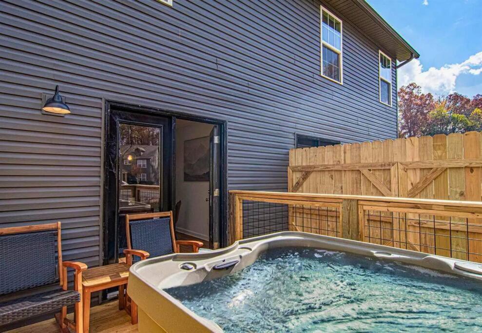 Willow Trace: Family Retreat, Hot Tub, Gaming! Pigeon Forge Dış mekan fotoğraf